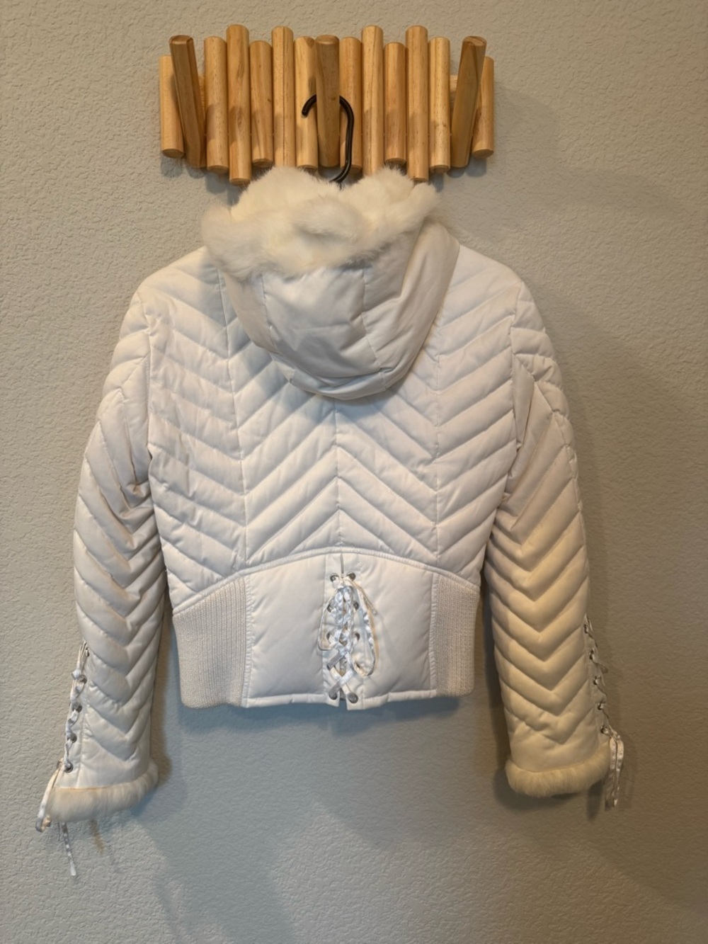 Bebe White Quilted Faux Fur Trim Puffer Jacket ❄️✨ - Picture 5 of 5